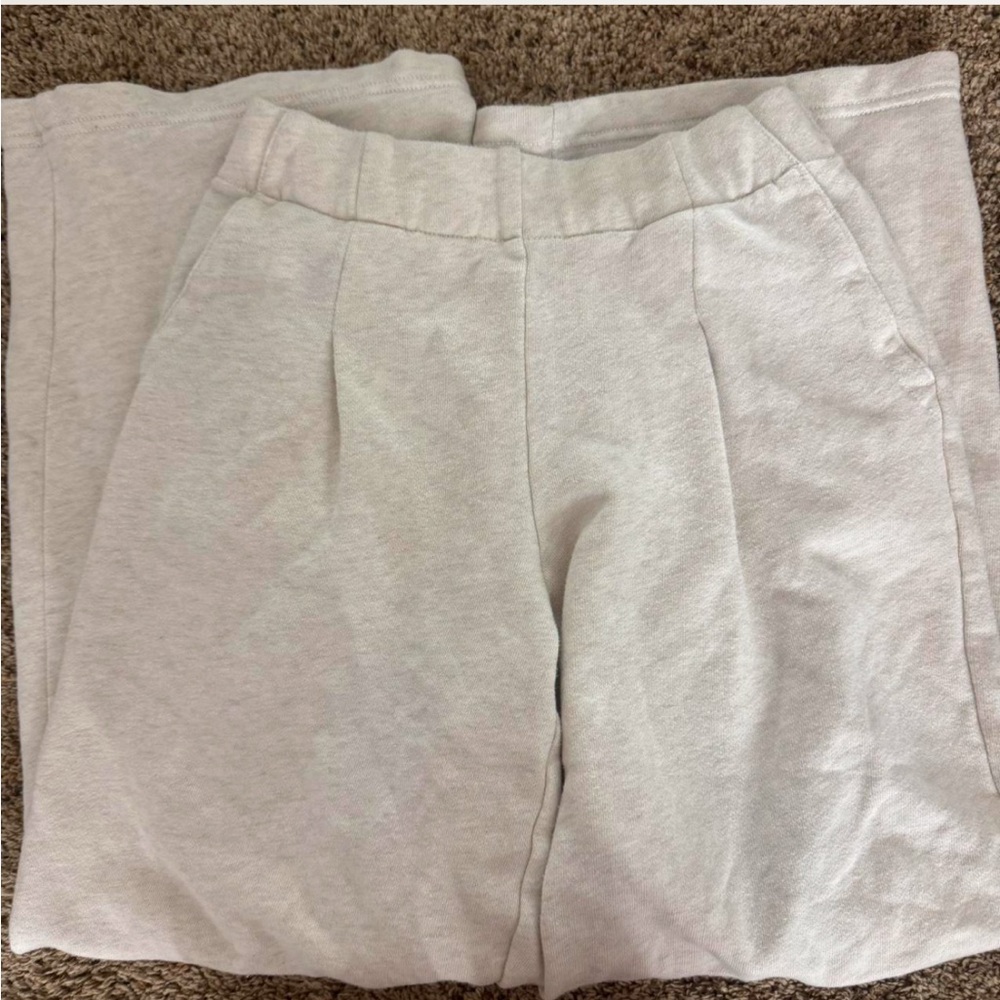 Aerie sweatpants size extra small, regular cream color only worn once or twice